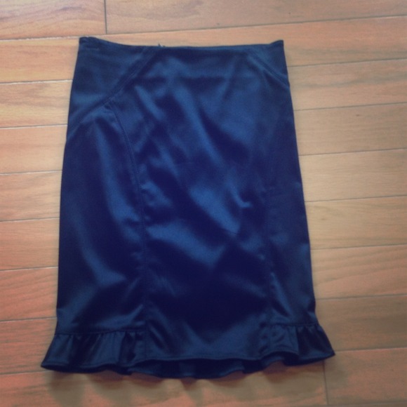 SOLD: Bebe pencil skirt with ruffle bottom