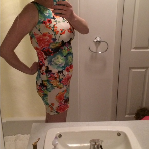 🚫SOLD IN BUNDLE🚫 H&M new floral dress. - Picture 4 of 4