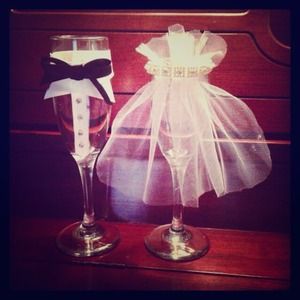 Groom & Bride Toasting Flutes