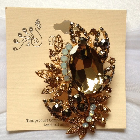 Pin Broach with Green Tones