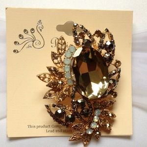 Pin Broach with Green Tones