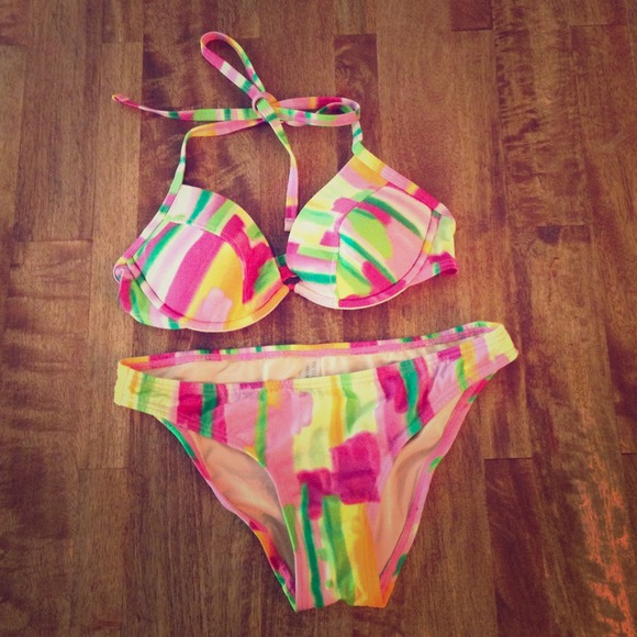 {Victoria's Secret very sexy push up bikini}