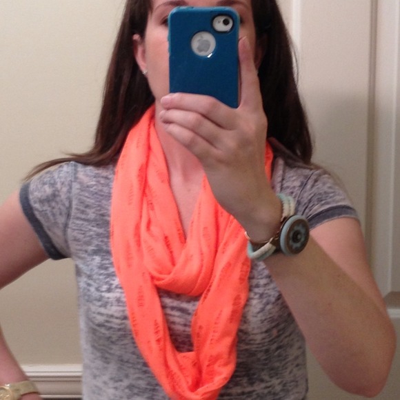 Sold in bundle to @j_kaur93 - Picture 2 of 3