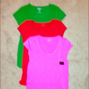 SOLD!!!SOLD !!!3 seamless, slimfit cap sleeve tees