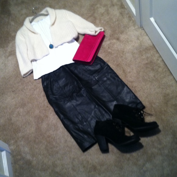 Vintage White and Warren sweater. Size M - Picture 2 of 3