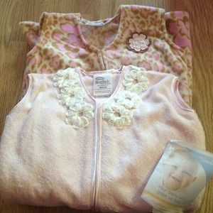 2 size medium sleep sacks.. Never used!