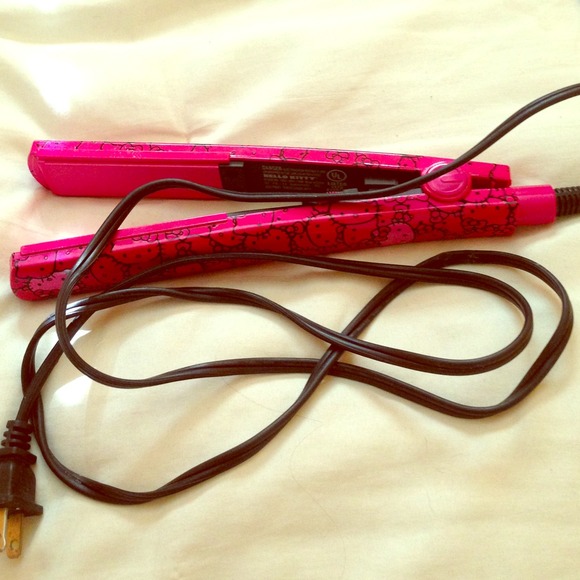 Gently Used Hello Kitty Hair Straightener 💕