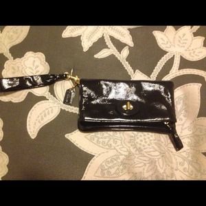 💥Sold on Ebay💥 Coach Patent Leather Wristlet