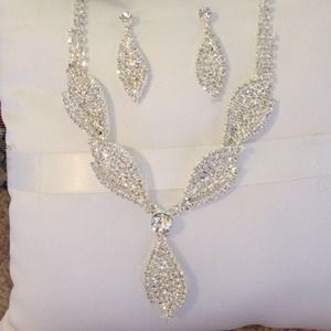 Dramatic Glimmer Rhinestone Jewelry Set!