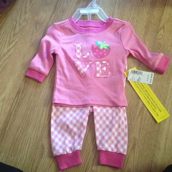 🚫Sold🚫Children's place 0-3 mo pajamas set