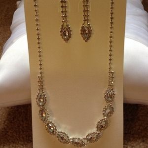 Brand New Oval Grey Rhinestone Jewelry Set!