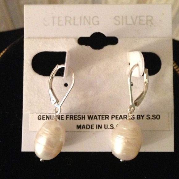 Sterling silver fresh water pearls earrings
