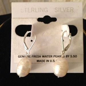 Sterling silver fresh water pearls earrings