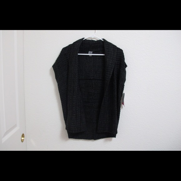 Chunky Knit Black Sleeveless Cardigan