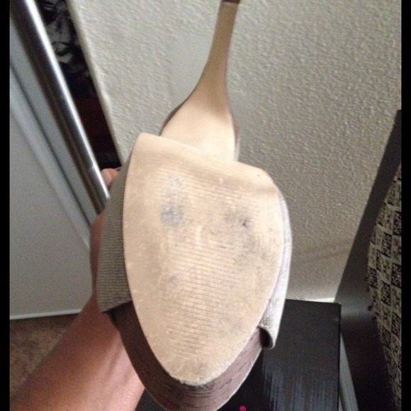 π«π« soldπ«π« Khaki lace up heels - Picture 3 of 4