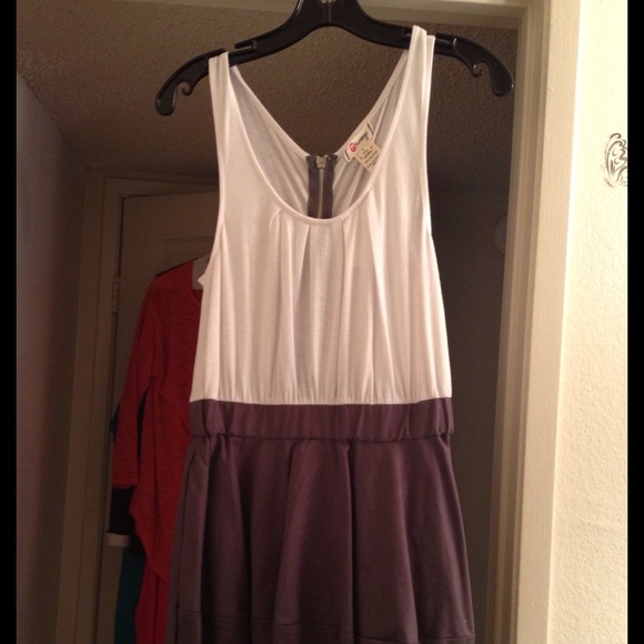 🚫🚫 SOLD grey and white dress 👏🚫 - Picture 2 of 4