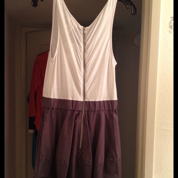 🚫🚫 SOLD grey and white dress 👏🚫 - Picture 3 of 4