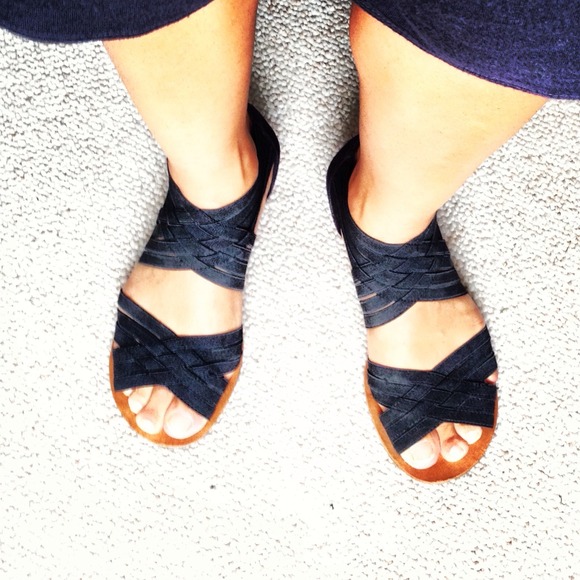 Black elastic straps sandals.