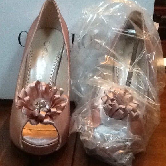 Vintage Satin pumps