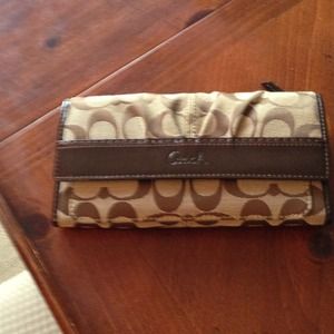Signature coach wallet