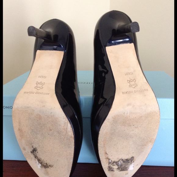 ❌SOLD❌Navy blue patent leather pumps - Picture 3 of 3