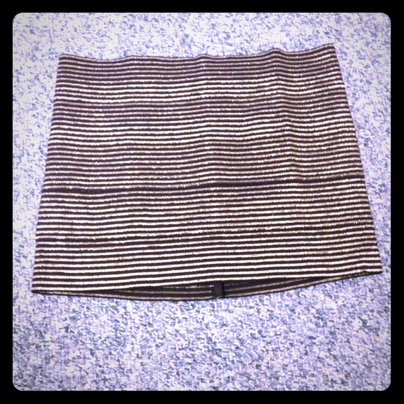 ❗Sale❗NWOT Black and Gold Striped Bandage Skirt - Picture 1 of 3