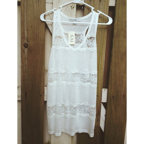 Forever 21 White Tank Top with lace NWT