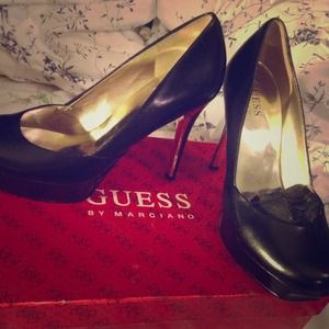 GUESS Brittania (Black Patent)