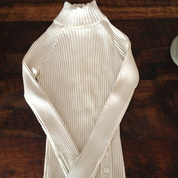 Classic cream cache turtleneck.