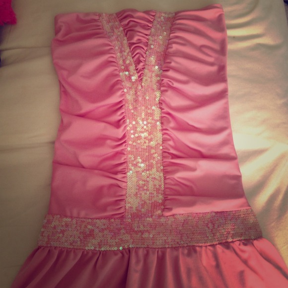 Beautiful strapless pink top