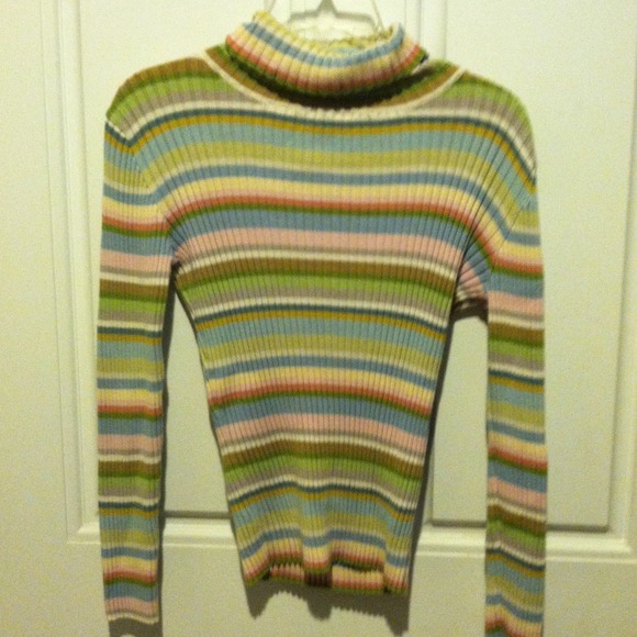 Beautiful ribbed turtleneck.