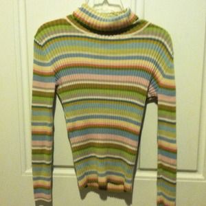 Beautiful ribbed turtleneck.