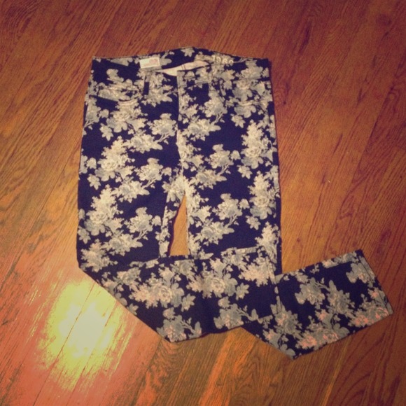 🎉REDUCED!🎉Cropped Floral Jeans Size 6R