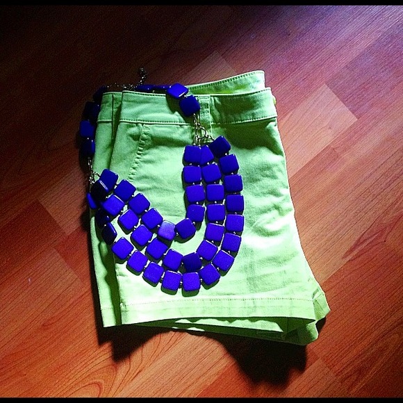 SOLD IN BUNDLE🚫VS line zinger Eva shorts - Picture 2 of 4