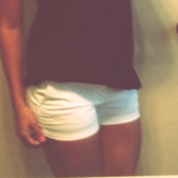 SOLD IN BUNDLE🚫VS line zinger Eva shorts - Picture 4 of 4