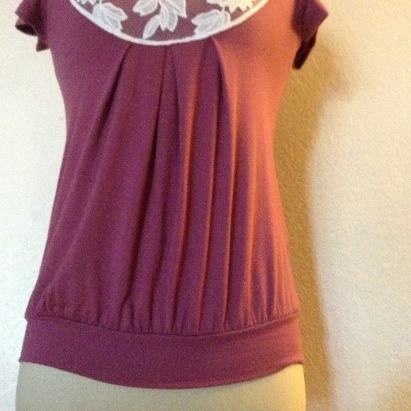 top with embroidered scoop neck! - Picture 4 of 4
