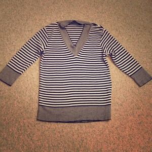 Cute black & white sweater 🔳