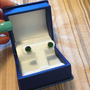 Diopside and gold stud earrings💎💎💎💎