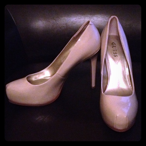 🎉🎉HOST PICK🎉🎉 GUESS Classy Nude Heels