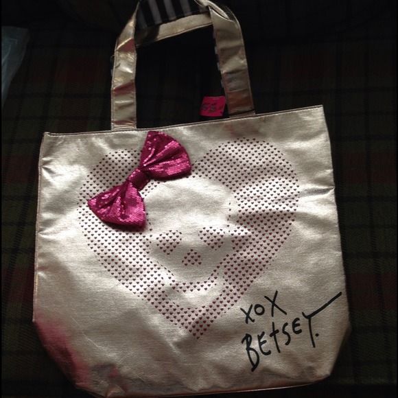 💕NWT💕Betsey Johnson Cute Bow Skull Tote Bag