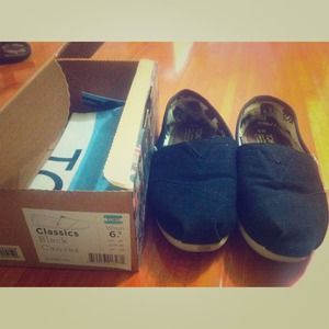 Classics Black Canvas