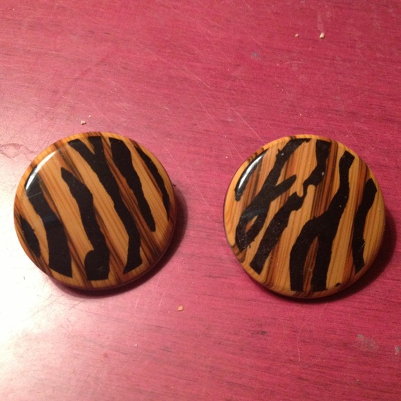 Vintage, round fashionably designed earrings. - Picture 1 of 2