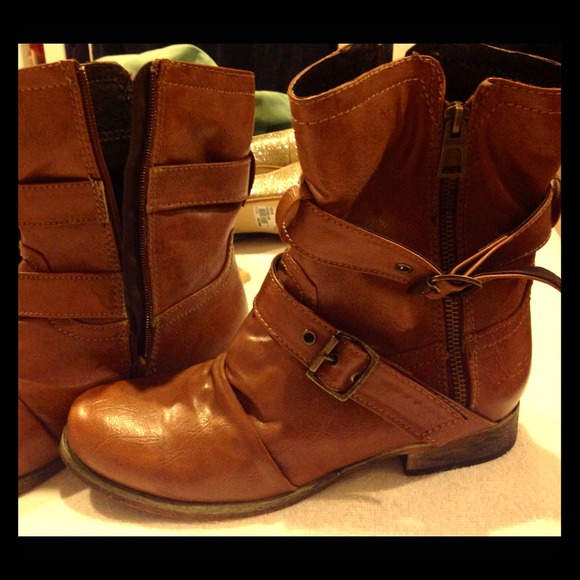 **SOLD** ALDO ankle boots!
