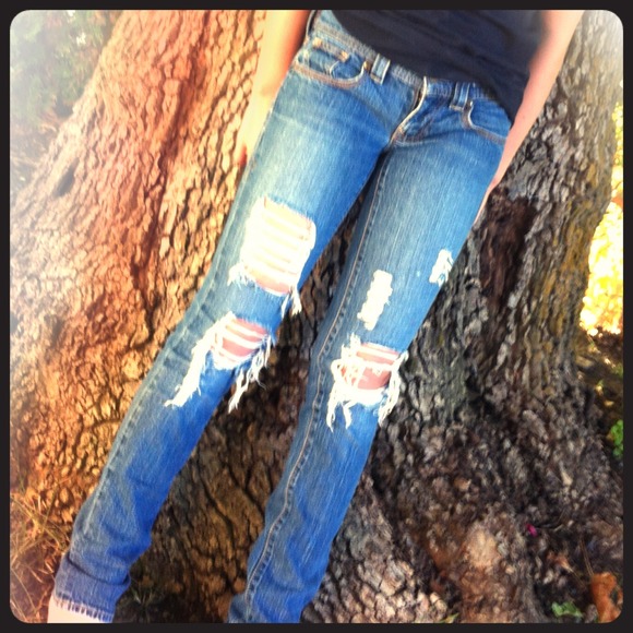 😄SOLD😄DESTROYED SKINNY JEANS