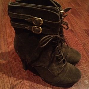 Brand new brown suede lace up boots