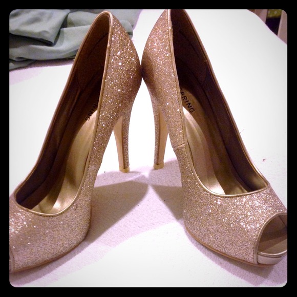 Golden glitter heels.