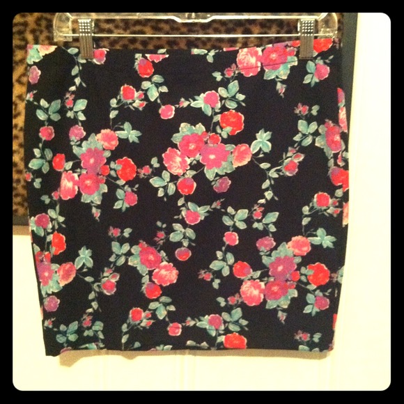 Floral skirt. Never worn.