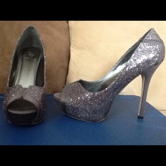 Blue metallic 4.5 platform heel