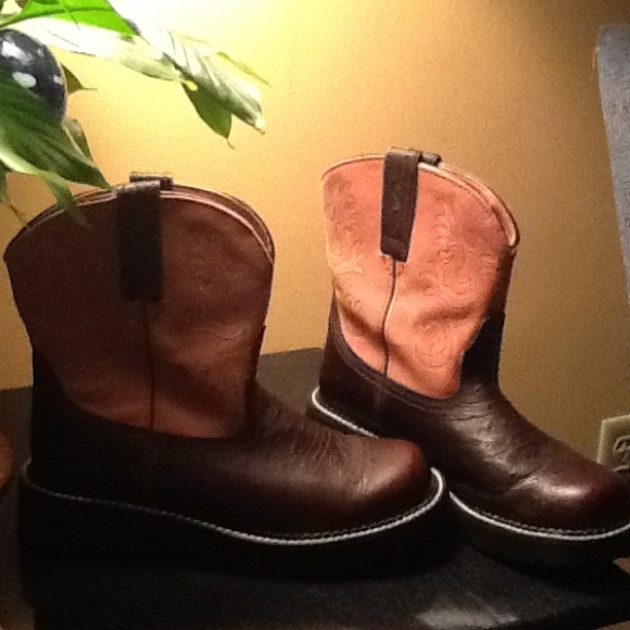 Ariat cowgirl boots.