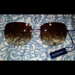 💯AUTHENTIC Burberry sunnies 😎😎😎NWT